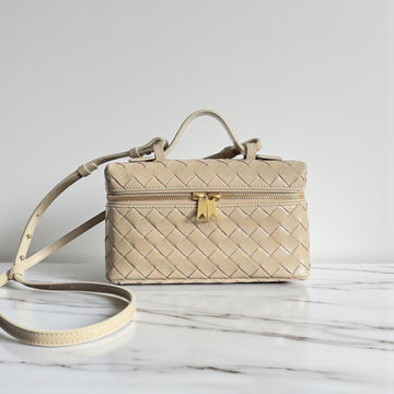 Bottega Veneta Bang Bang Beige Intrecciato Vanity Bag 13x23x6cm