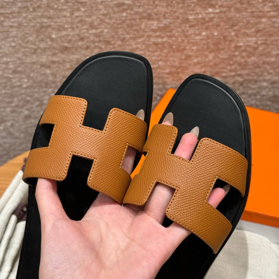 Hermes Oran Epsom Sandal, Gold/Noir, Epsom, Dermal Outsole