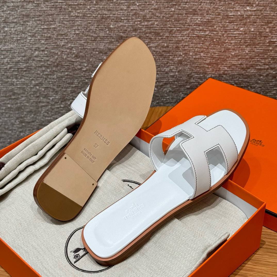 Hermes Oran Soft Sandal, Blanc, Calfskin/Swift, Dermal Outsole