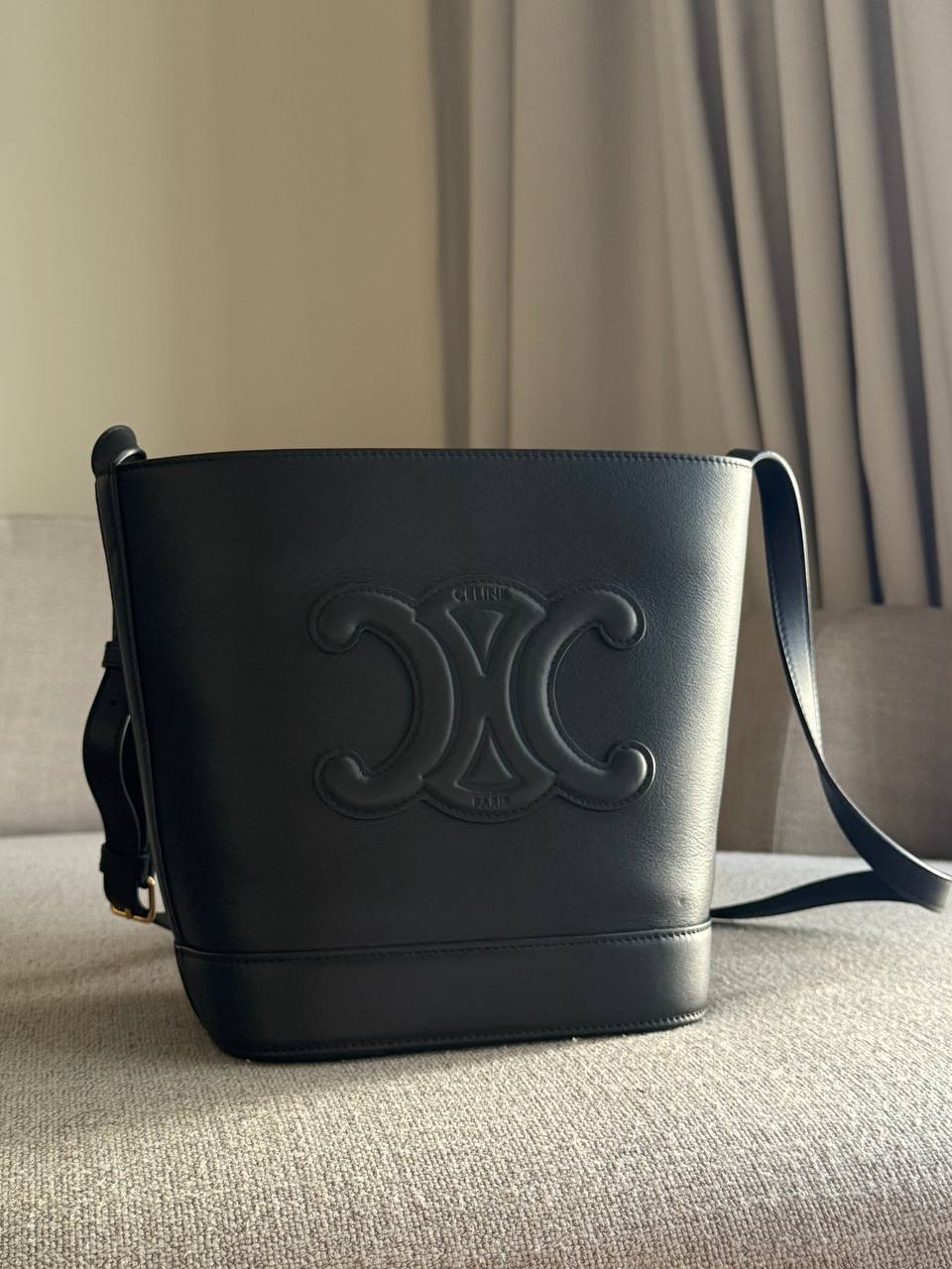 Celine Small Bucket Cuir Triomphe Calfskin 21x18x13cm