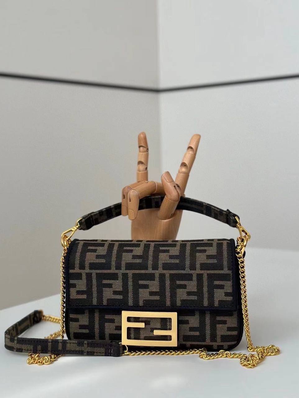 Fendi Baguette Mini Brown Jacquard Fabric Bag – 20 cm