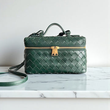 Bottega Veneta Green Intrecciato Vanity Bag 13x23x6cm