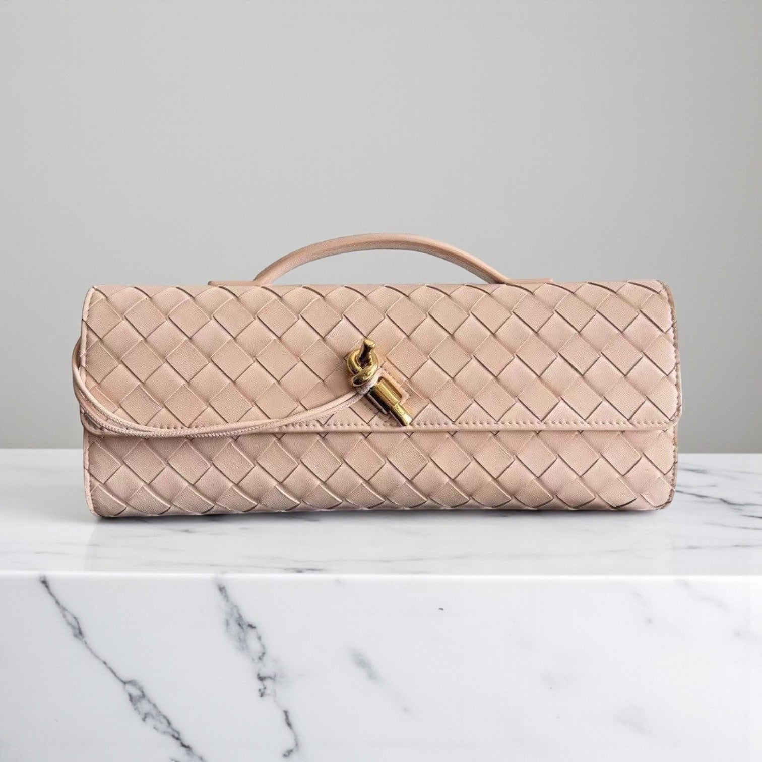 Bottega Veneta Andiamo Clutch Pink Intrecciato Lambskin 30cm