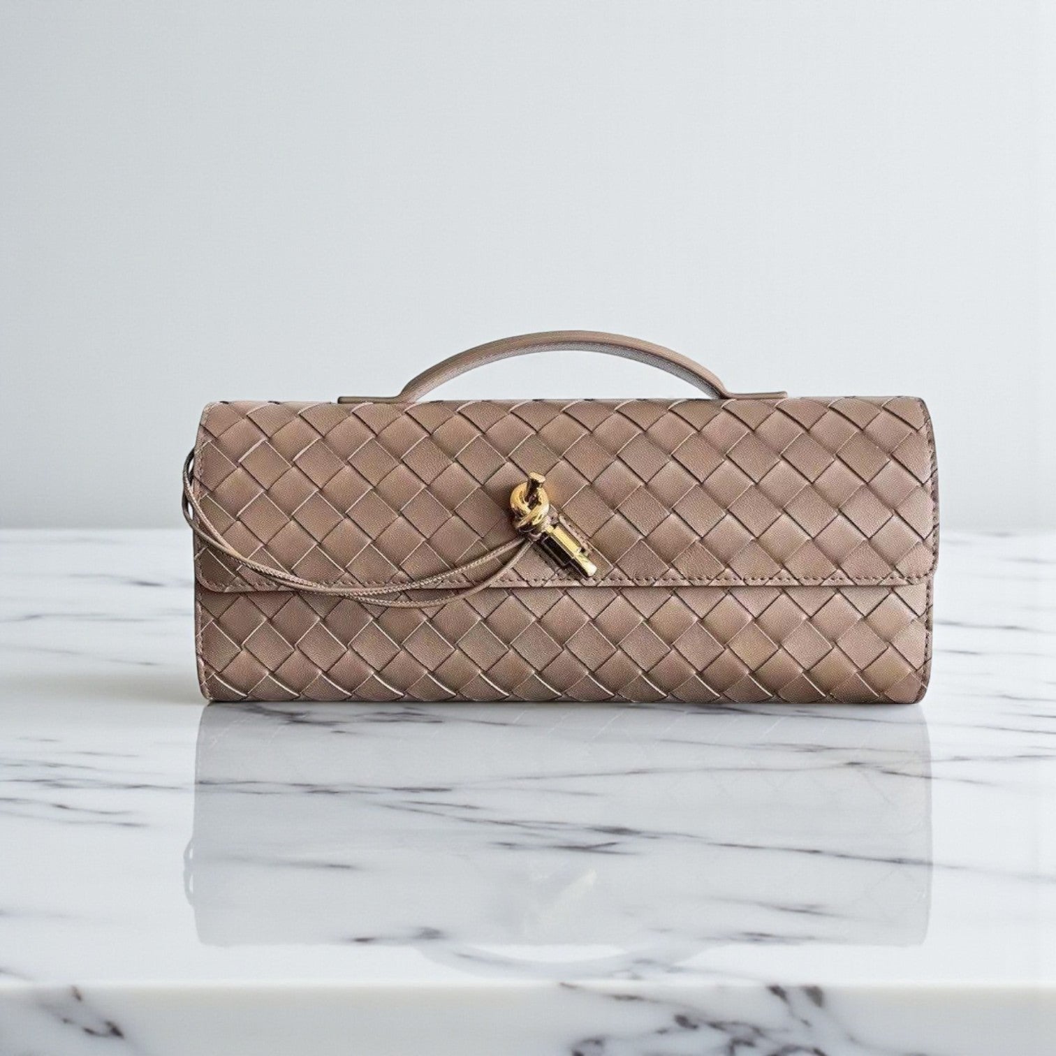 Bottega Veneta Andiamo Clutch Light Brown Intrecciato Lambskin 30cm