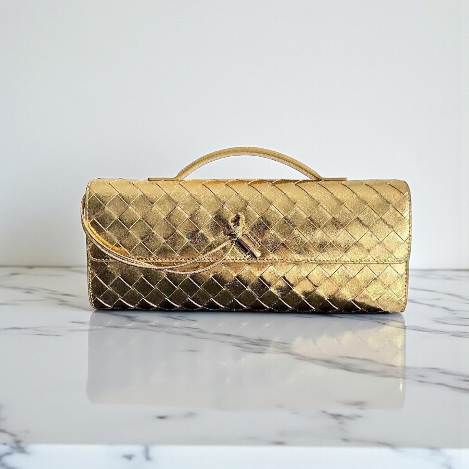 Bottega Veneta Andiamo Clutch Gold Foggy Mirror Leather 30cm