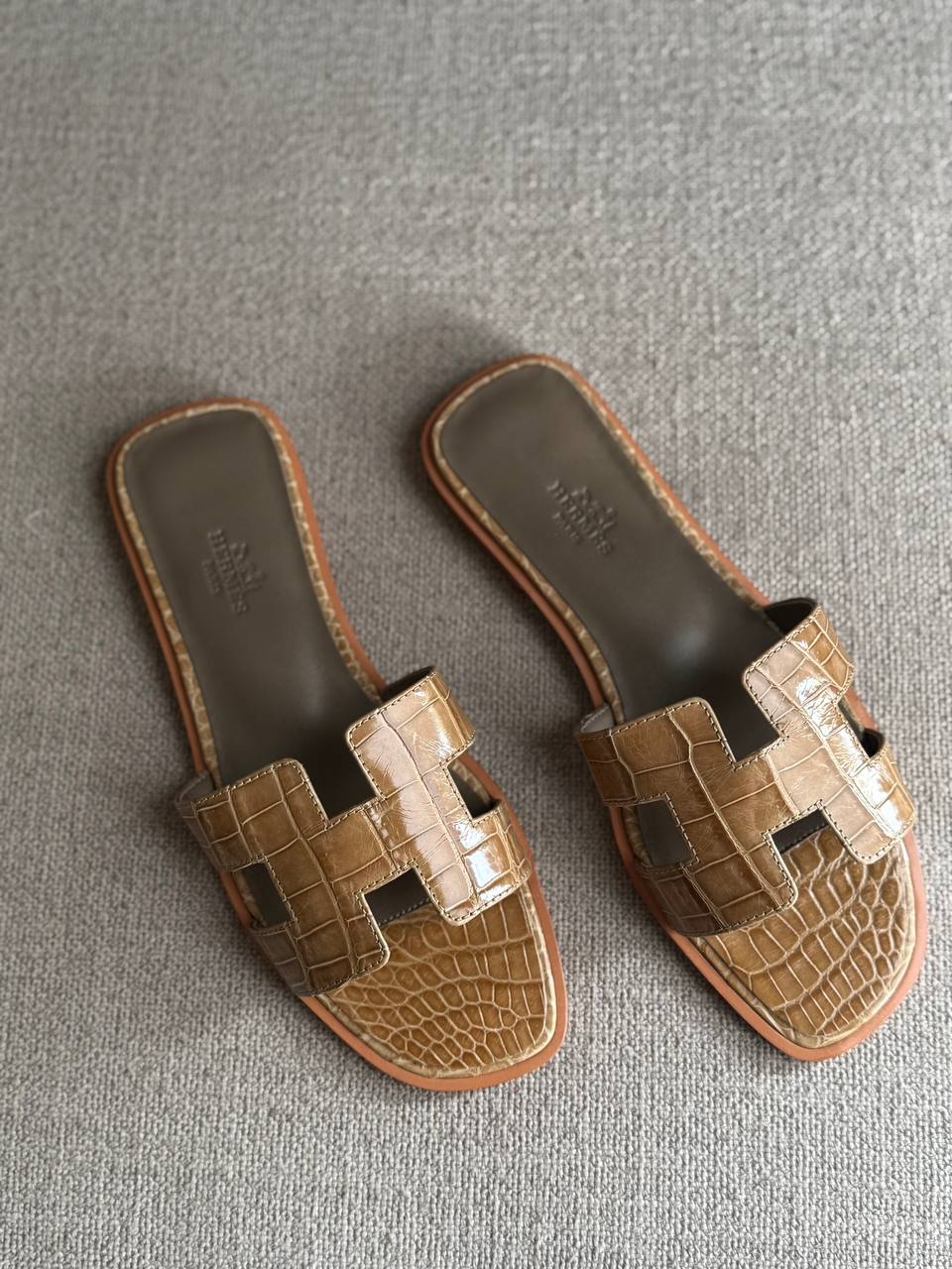 Hermes Oran Sandal Crocodile – Brown, Patent Crocodile Leather Upper, Dermal Outsole