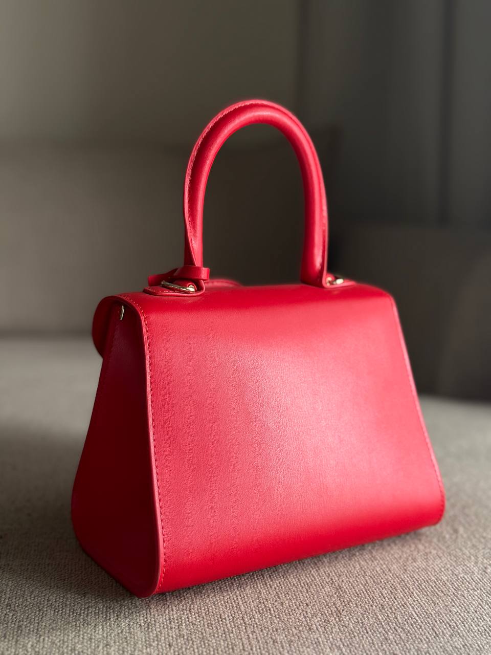 Delvaux Brillant Mini Smooth Leather, Gold Hardware, 20 x 11.5 x 16 cm, Box Damage